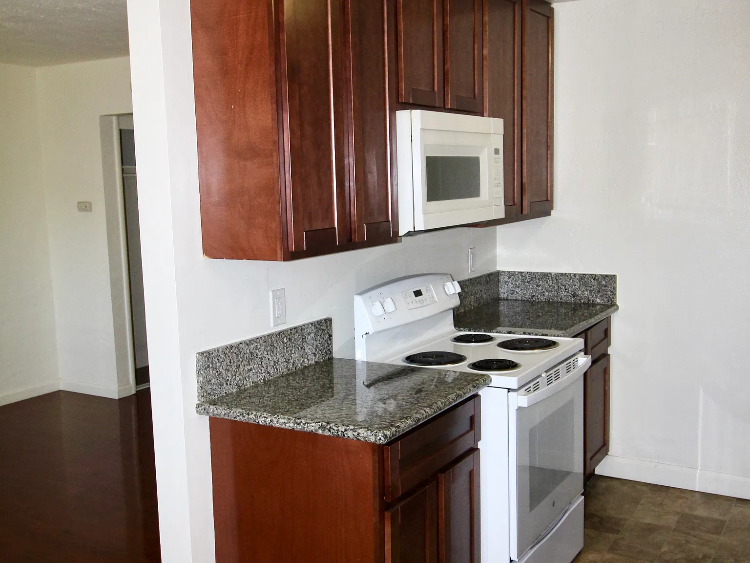 881 W A St — Photo 3