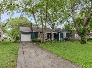 7539 Juniper St, Prairie Village, KS 66208