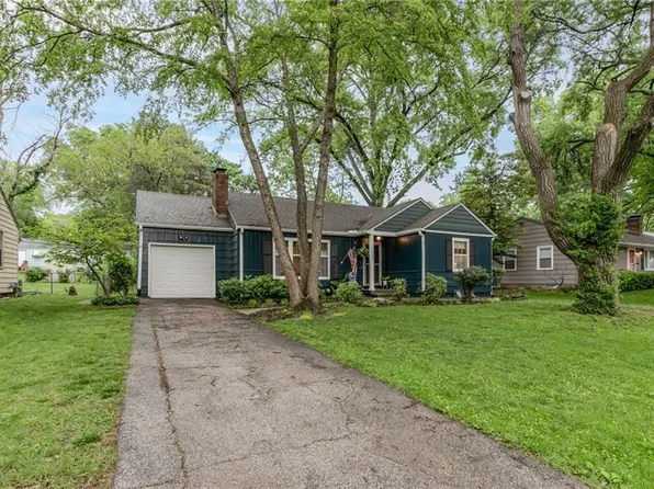 7539 Juniper St, Prairie Village, KS 66208