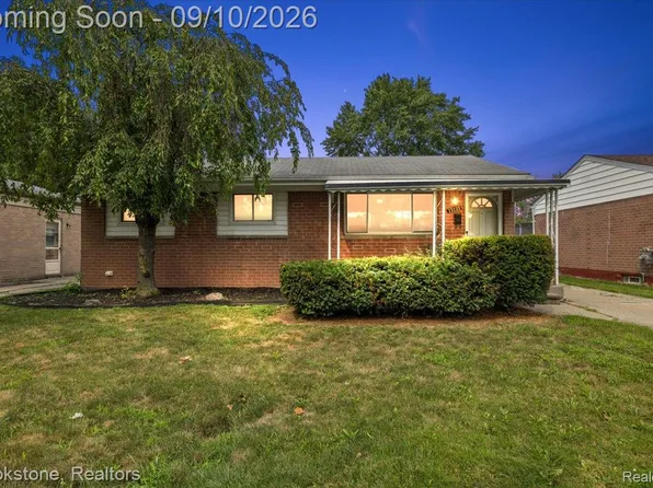 23223 Glenbrook St, Saint Clair Shores, MI 48082