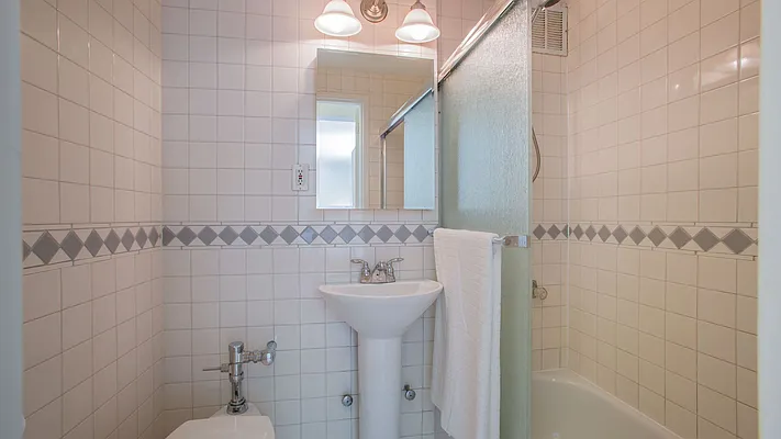 Sold by Garfield Realty  | media 15