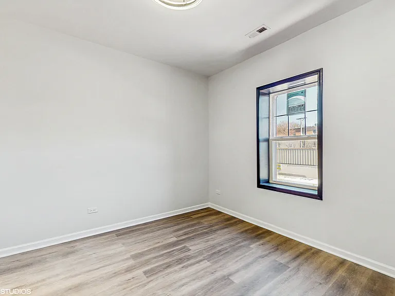 6808 N Clark St #2E — Photo 17