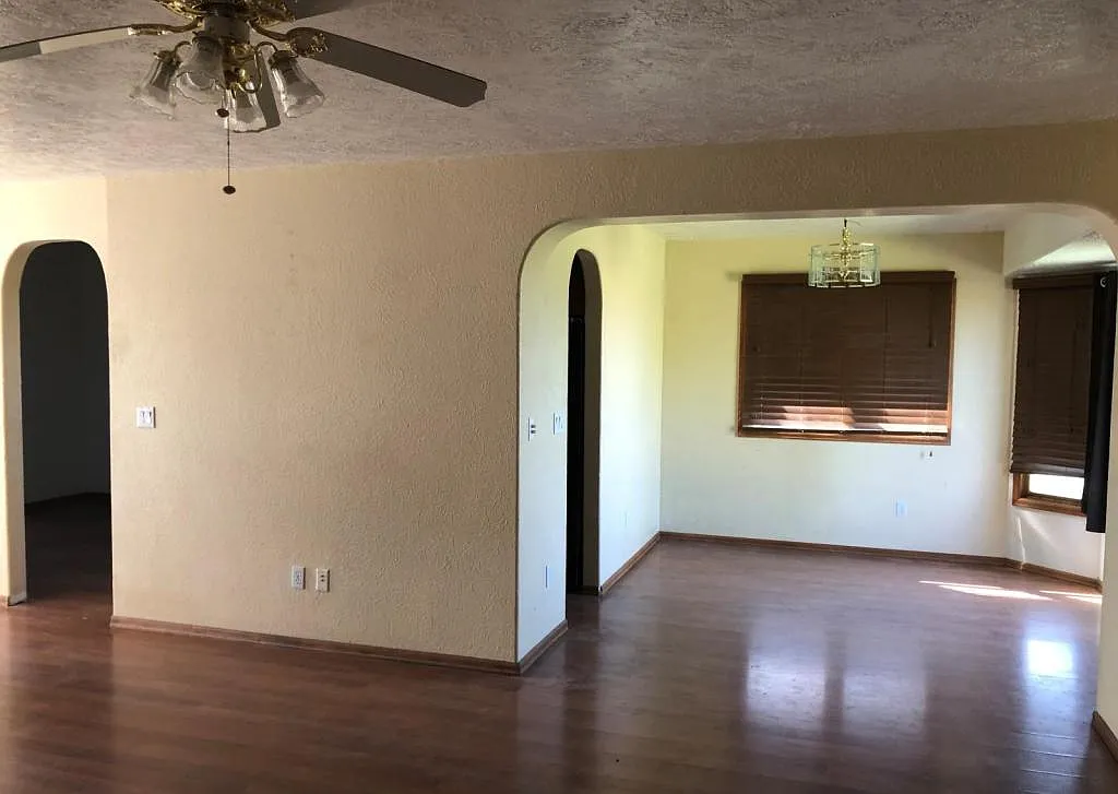 985 S. Monterosa Dr. — Photo 2