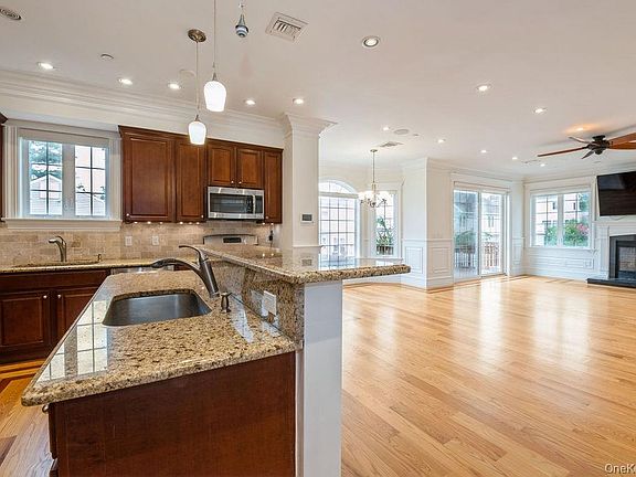 5th image of 833 Glen Drive