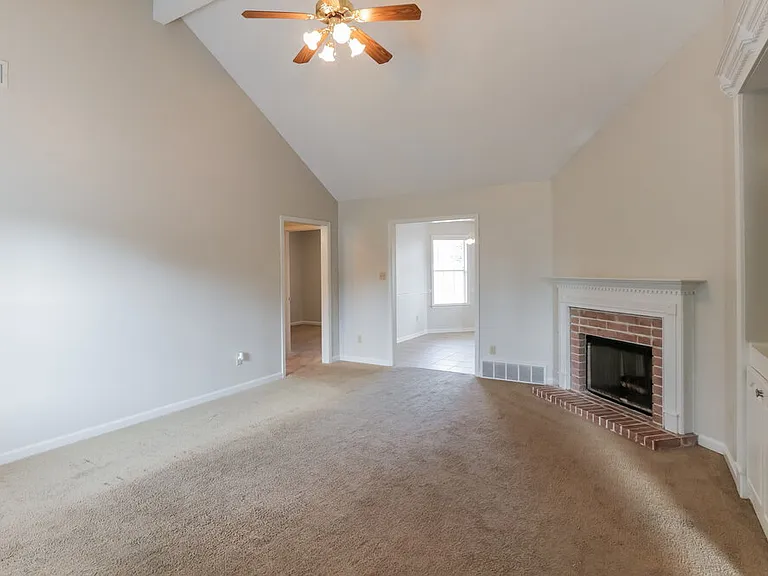 3102 Valley Green Ln — Photo 3