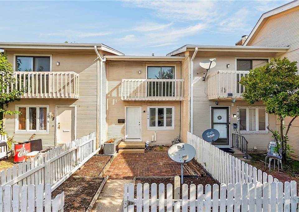 1st image of 1014 W Maple Ave