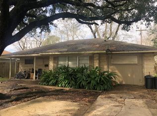 302 Sycamore Dr, Hitchcock, TX 77563