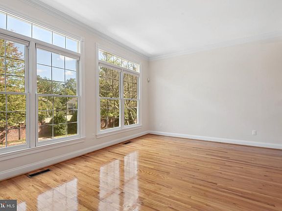 5th image of 2778 Thaxton Ln