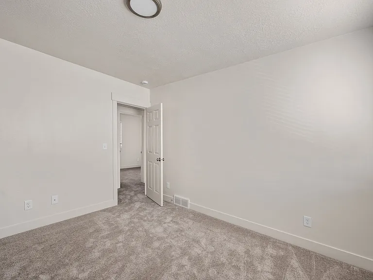 4411 S Garden Dr #D — Photo 11