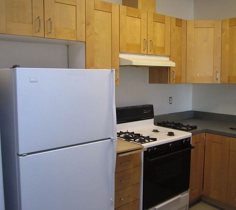 2nd image of 325 Market St #3
