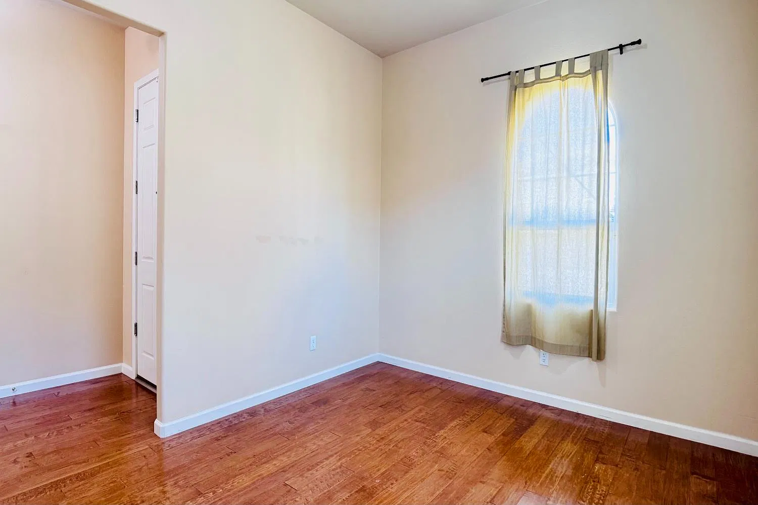 4 bed, 1746 sqft, $2,550 — Photo 3
