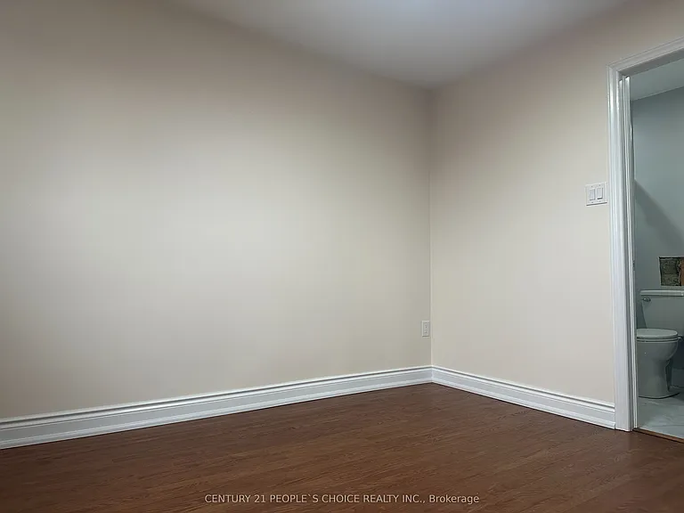 7490 Middleshire Dr — Photo 27