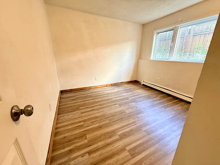 225 N Park St — Photo 13