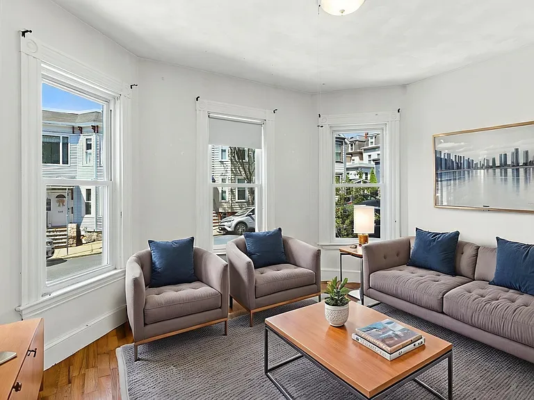 647 E 3rd St #1 — Photo 6