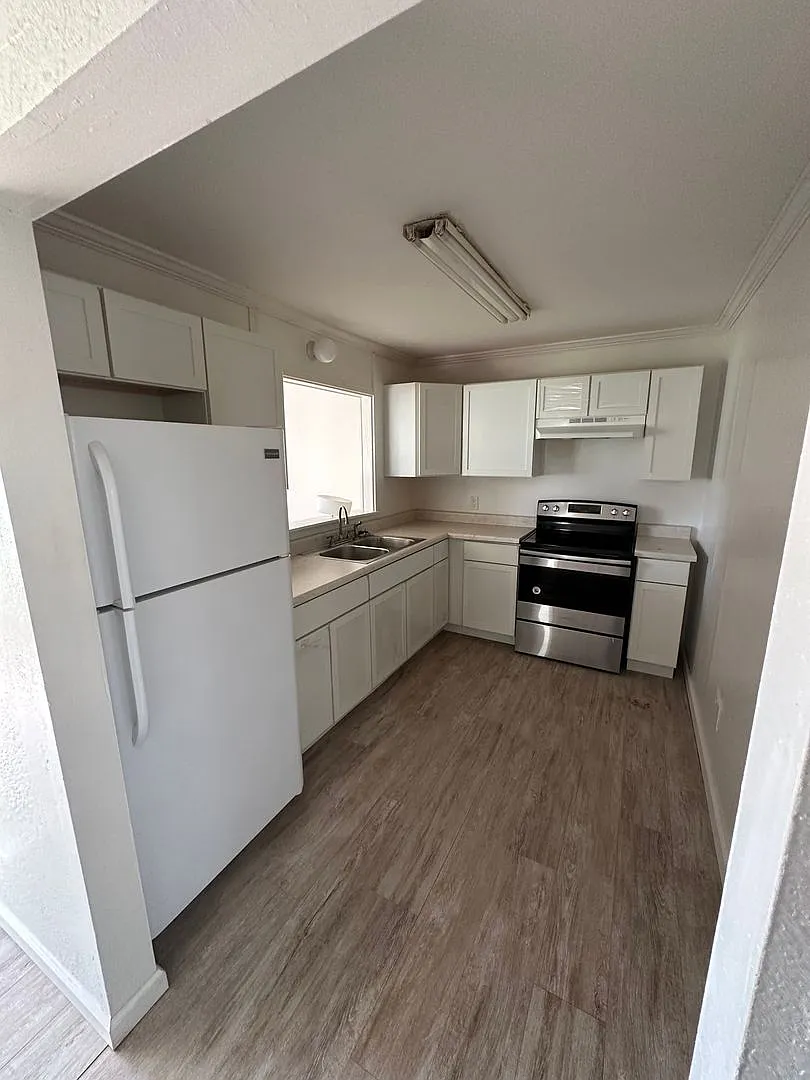 Sunrise Apartments — Photo 3