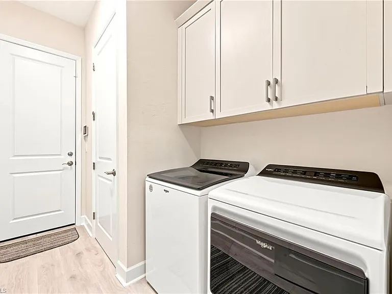 7239 Saona Ct — Photo 14