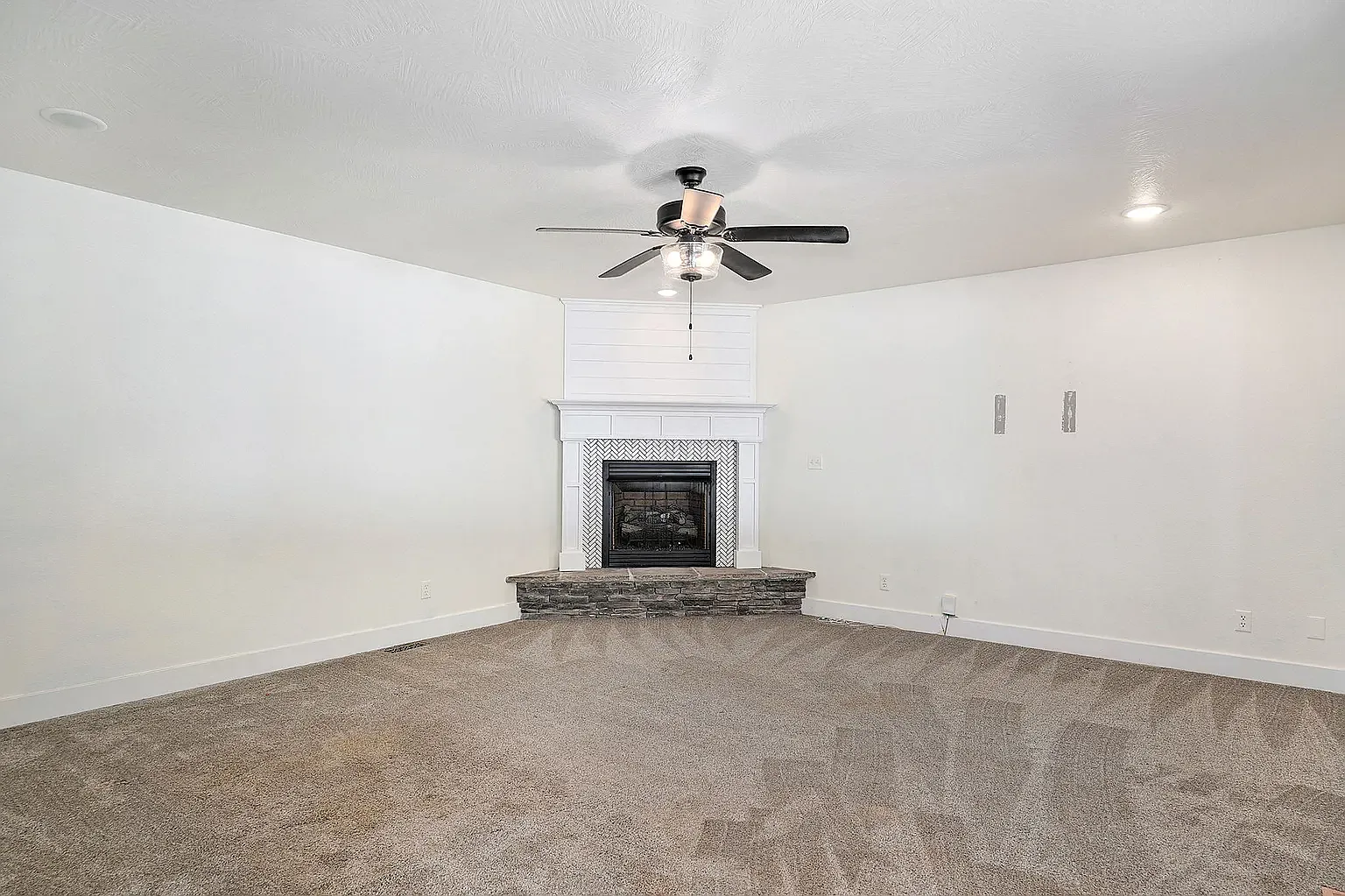 5 bed, 2.5 bath, 2680 sqft, $3,000 — Photo 3