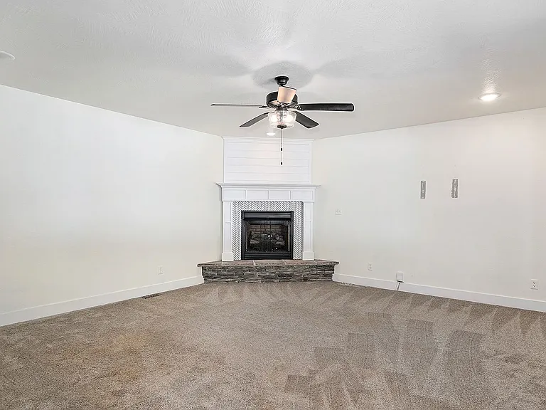 1685 E Vicksburg Psge — Photo 3