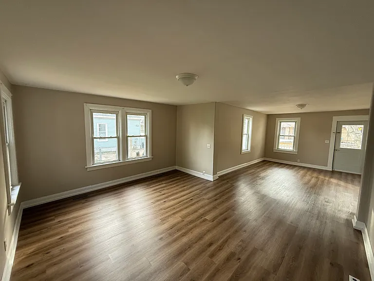 1414 Central St — Photo 7