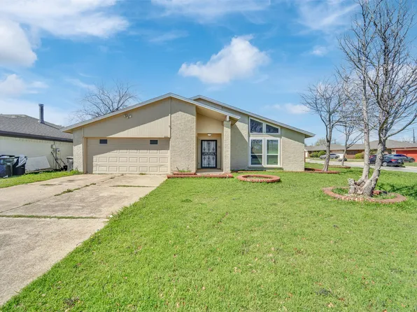 6800 Eagle Rock Dr, Fort Worth, TX 76133