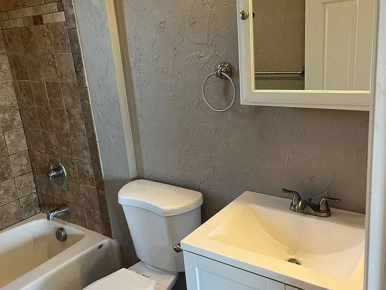 Elm Terrace Apartments — Photo 37