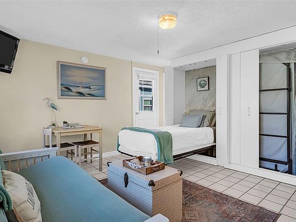 5th image of 483 E SHORE DRIVE #D4