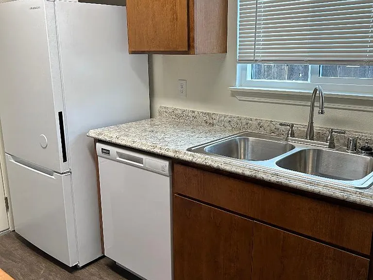 1218 Humboldt Ave — Photo 4