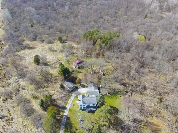 565 Sleaford Rd, Howell, MI 48843