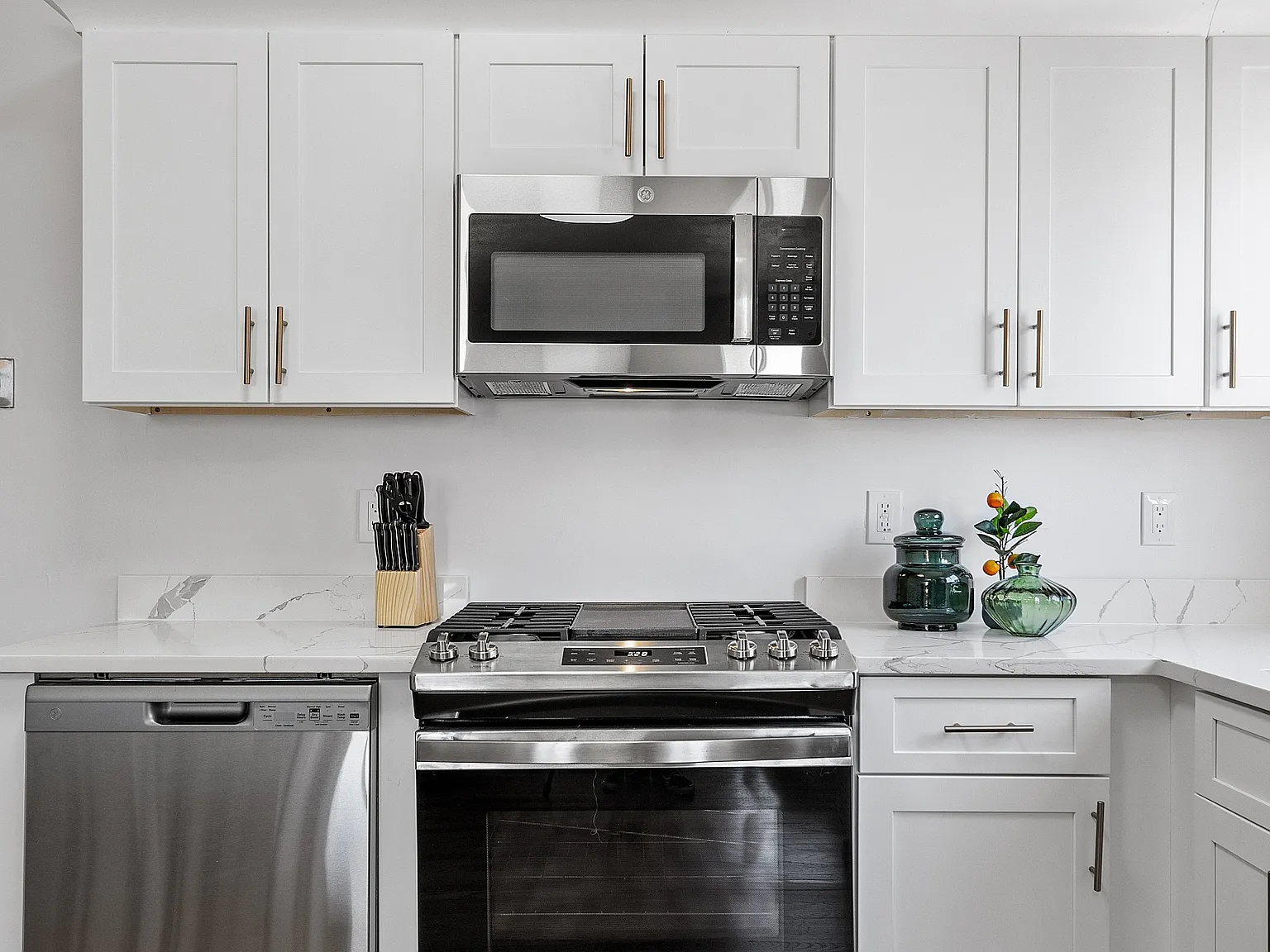 2 bed, 1000 sqft, $3,000 — Photo 4