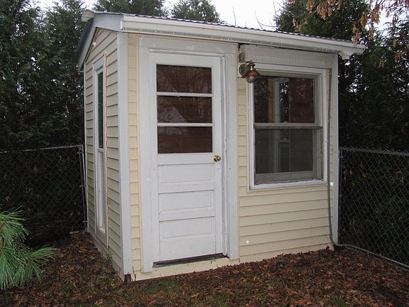 mini barn/playhouse