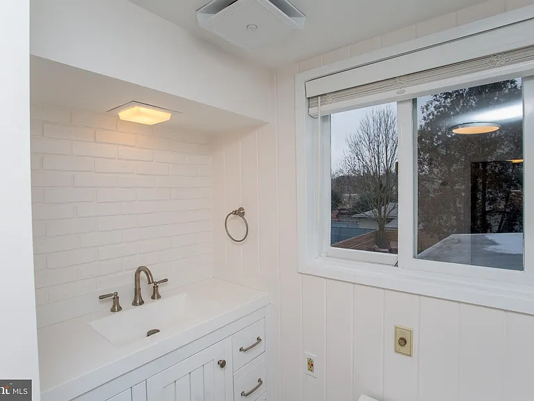 67 Ferry St — Photo 18