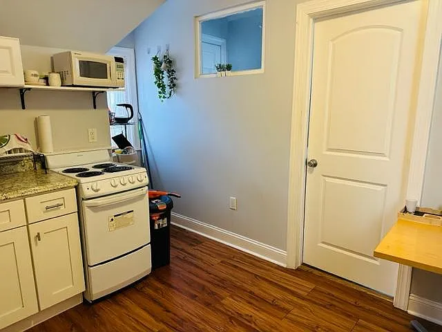 323 S 46th St #4F — Photo 9