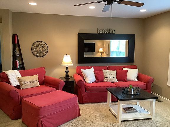 Upper level sitting room