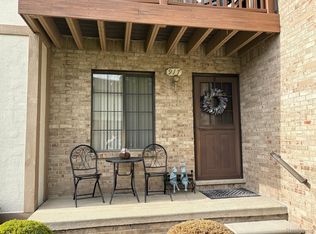 917 Country Club Dr, Saint Clair Shores, MI