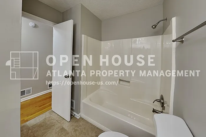 151 Castleair Dr NE — Photo 16