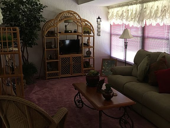 4th image of 555 Harbourview Dr