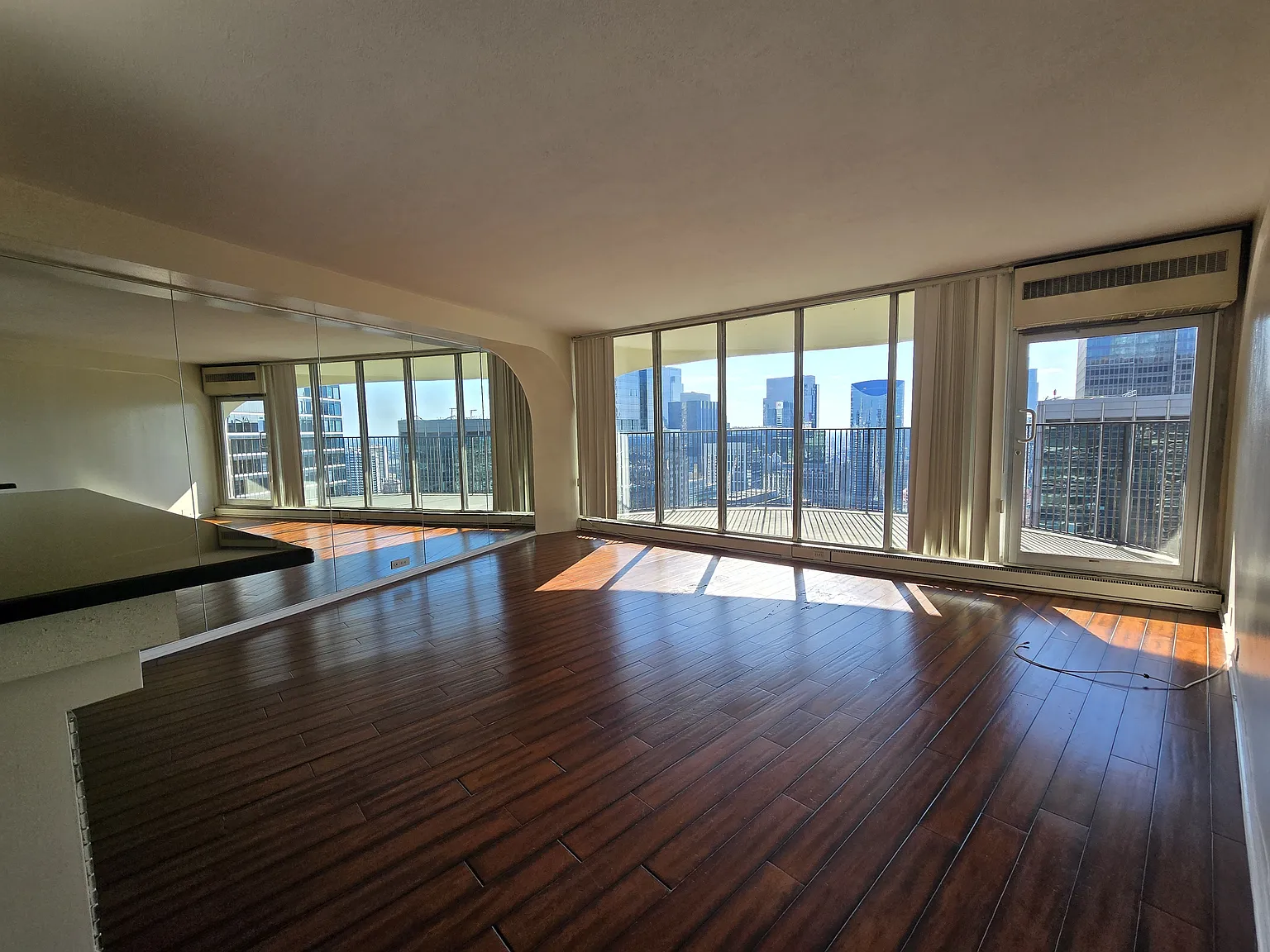 1 bed, 725 sqft, $2,400 — Photo 4