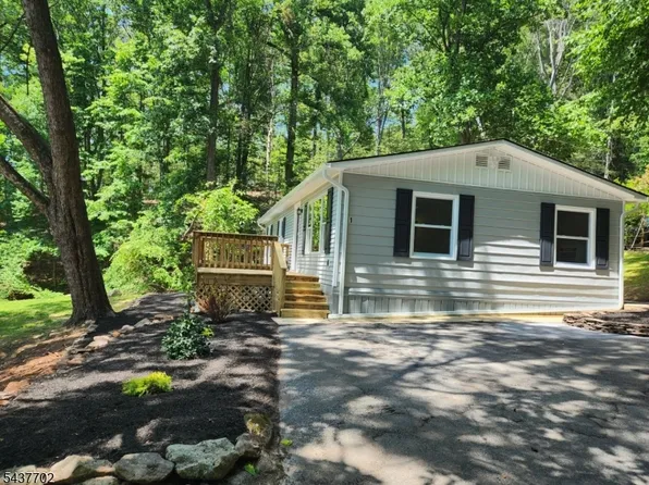 1 Watergate Dr, High Bridge Boro, NJ 08829