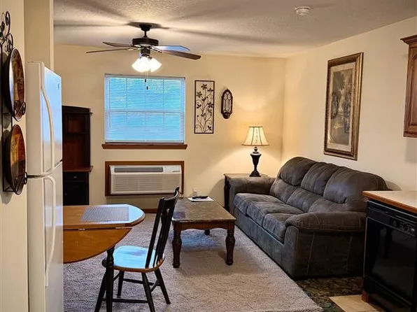 2226 E 8th St APT F, Joplin, MO 64801