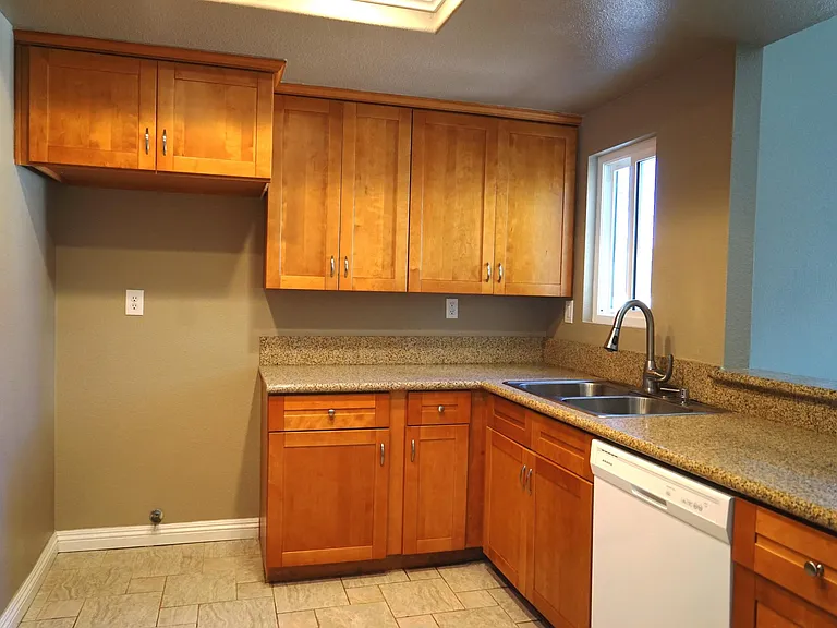 24427 Goldpoint Pl — Photo 6