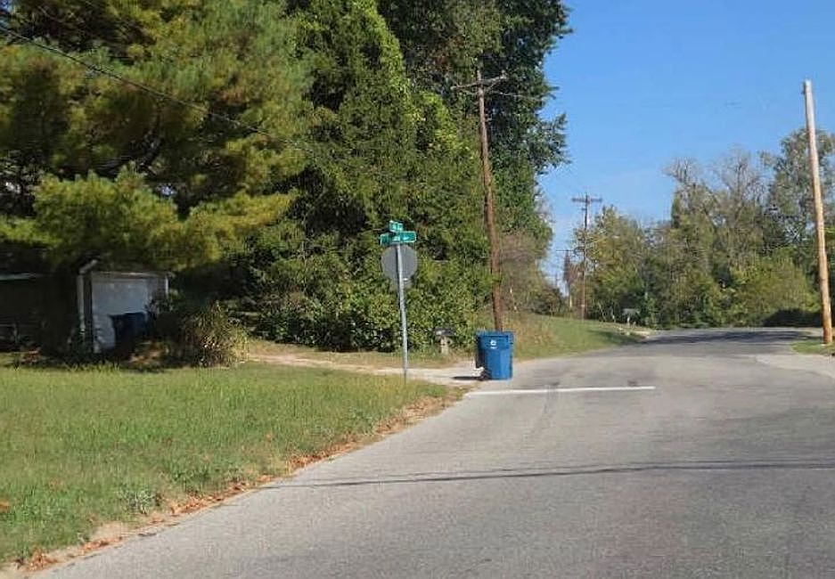 Exterior Neighborhood (street photo)