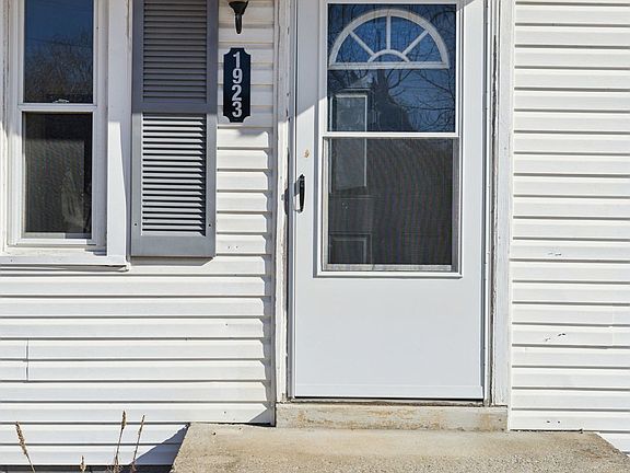 5th image of 1923 Overton Dr