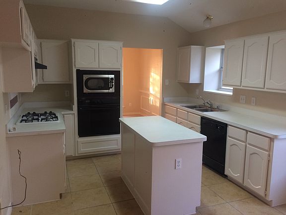 2nd image of 1558 Chapman Dr
