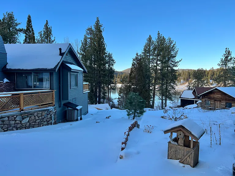805 Cove Dr — Photo 3