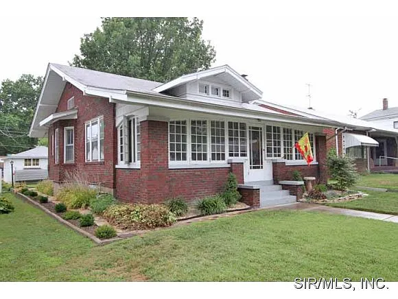 1712 State St photo 1