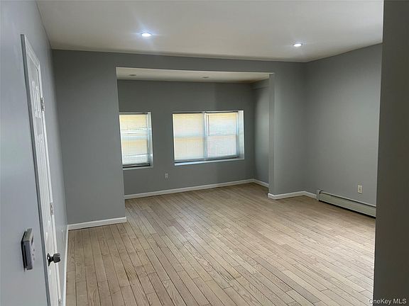 3rd image of 3708 Dyre Ave