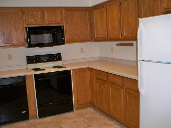 4th image of W241N2567 E Parkway Meadow Cir