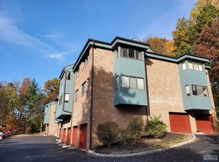 153 Indian Hollow Ct, Mahwah, NJ 07430