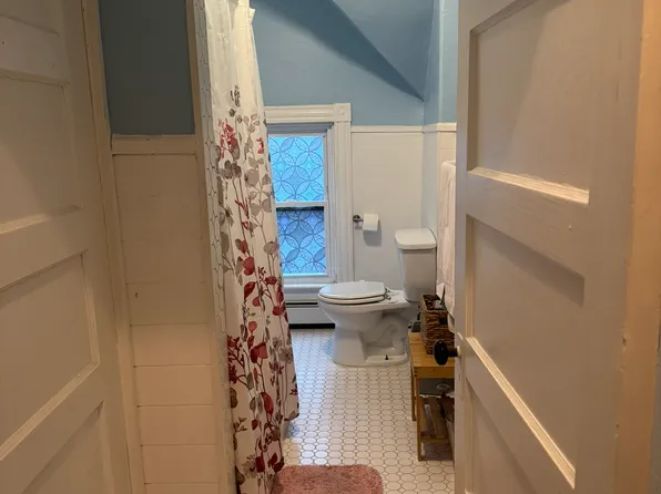 390 Lloyd Ave #3L, Providence, RI 02906