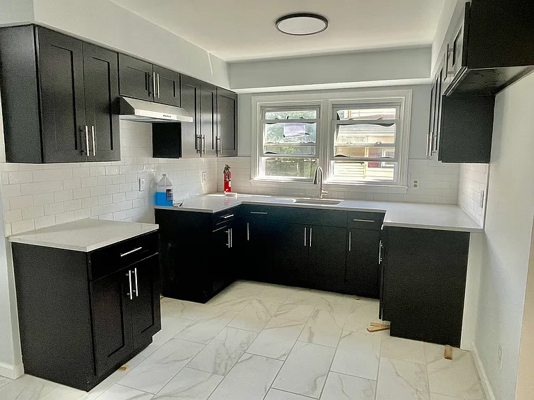 1311 Carrington St — Photo 4